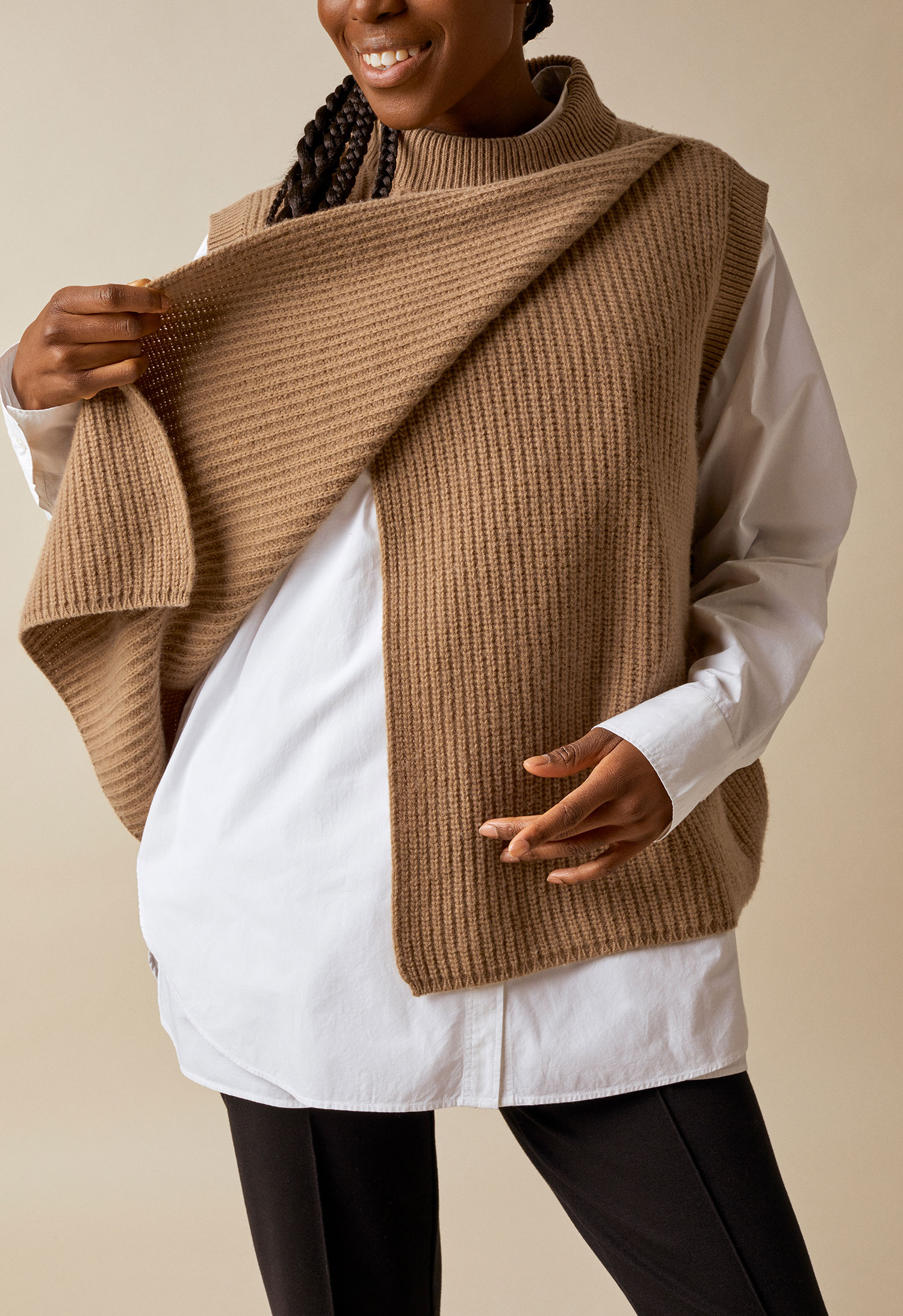 Strikket ullvest med ammefunksjon - kamel gallery