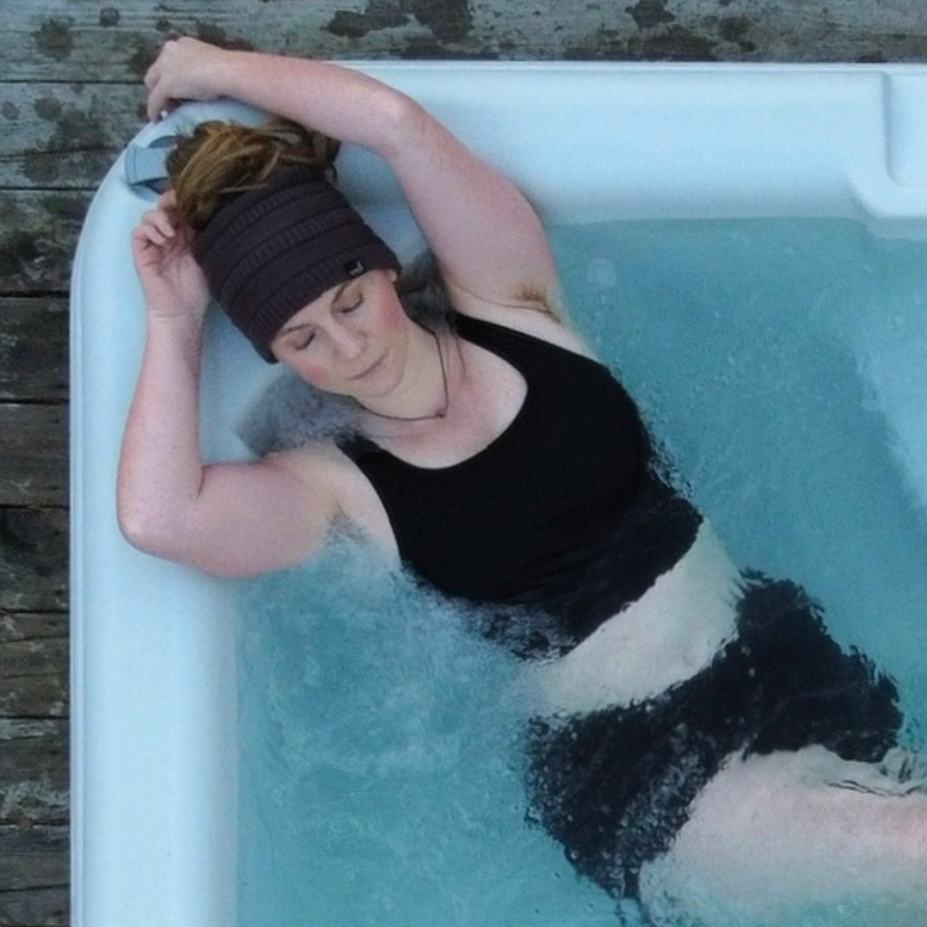 Ribbet badetopp - Svart gallery