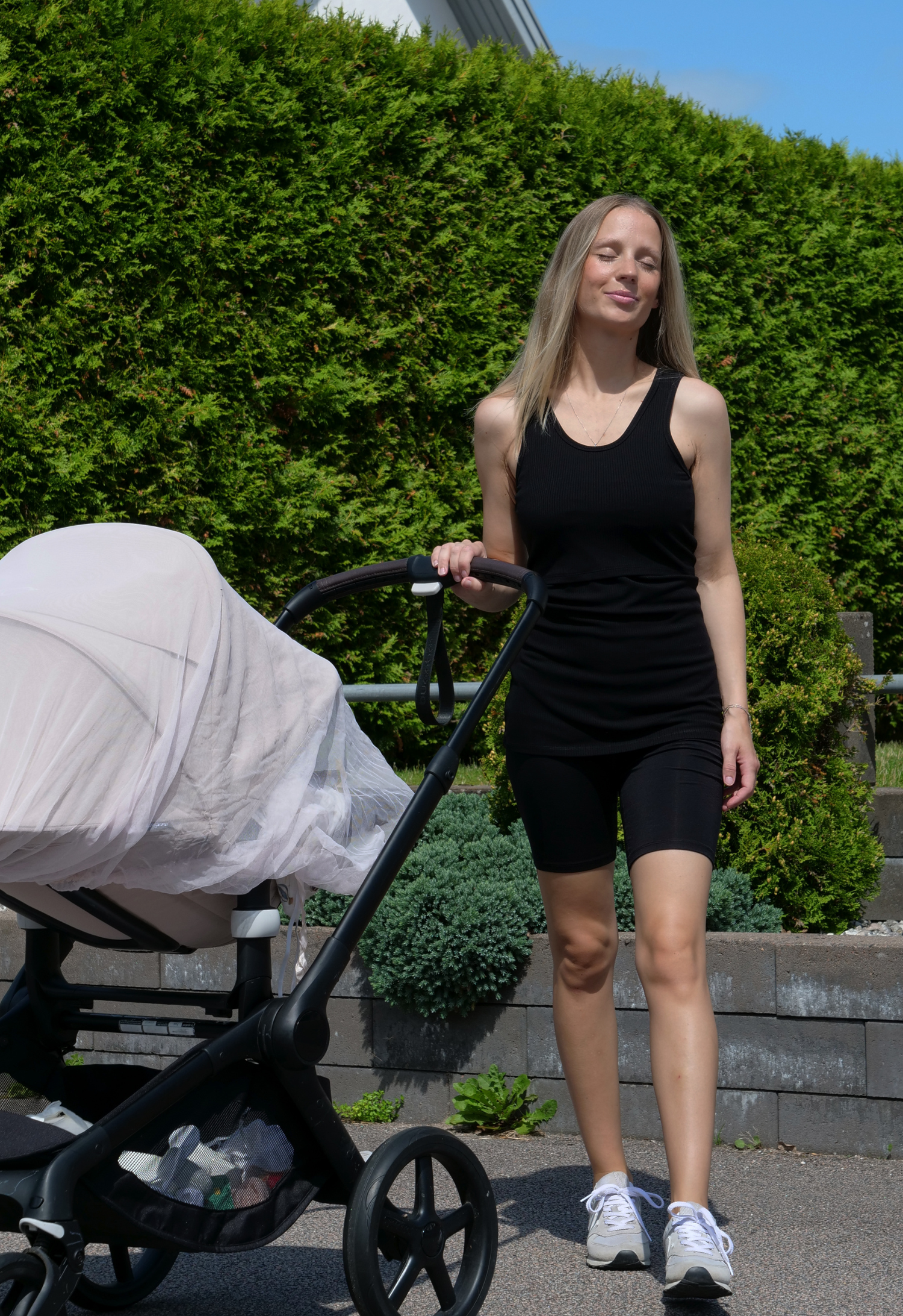 Ribbet ammetopp - svart gallery