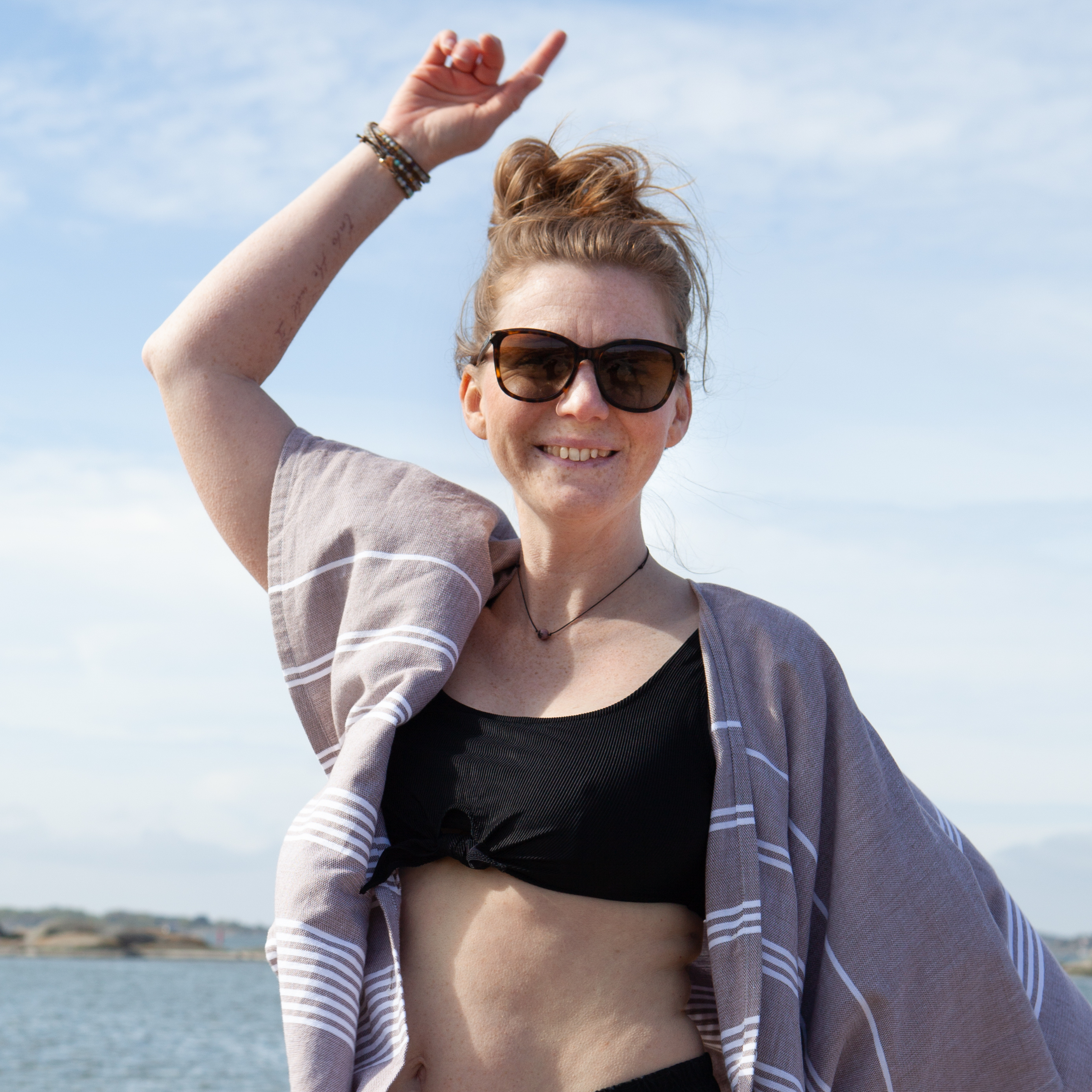 Ribbet badetopp - Crop-top - Svart gallery